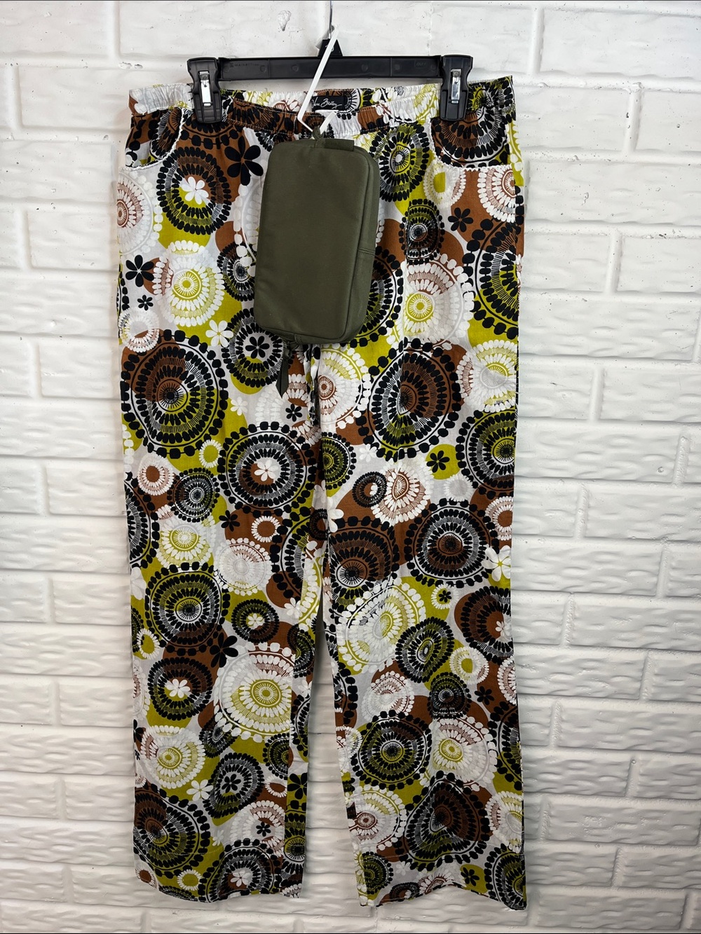 VERA BRADLEY BUNDLE RETIRED COTTON COCOA MOSS LOUNGE PANT & GREEN ZIP POUCH